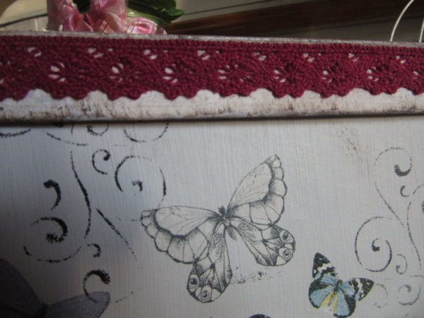 Schachtel grau Schmetterlingselfe auf Hisch Shabby