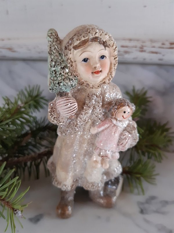 Winterkind Mädchen beige Baum Puppe Hoff Interieur